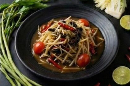 ソムタム・プラーラー Papaya Salad with Fermented Fish