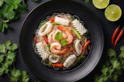 ヤムウンセンタレー 海鮮の春雨和え Spicy Seafood Glass Noodle Salad