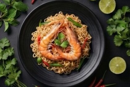ヤムママータレー 海鮮のインスタント麺和え Spicy Instant Noodle Seafood Salad