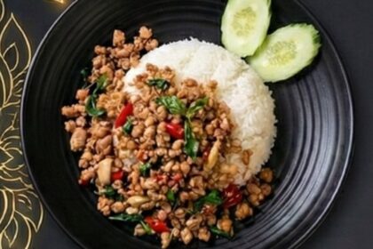 ガパオライス（豚肉または鶏肉）