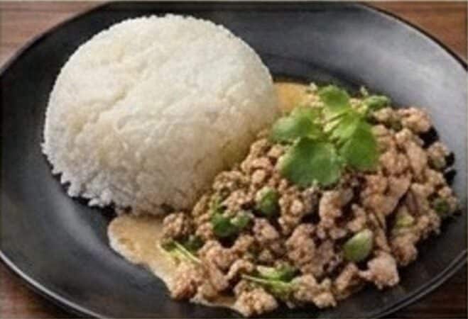 ข้าวลาบ Spicy Mined Meat Salad on Rice (Larb)