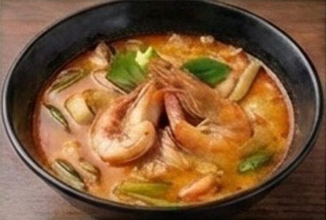 トムヤムクンラーメン Tom Yum Goong Ramen (Lunch)