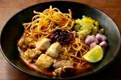 チェンマイ風カレーヌードル Khao Soi (Chiang Mai Curry Noodle)