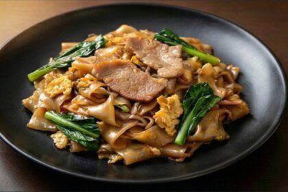 パッシーユ 太麺の醤油炒め Pad See Ew